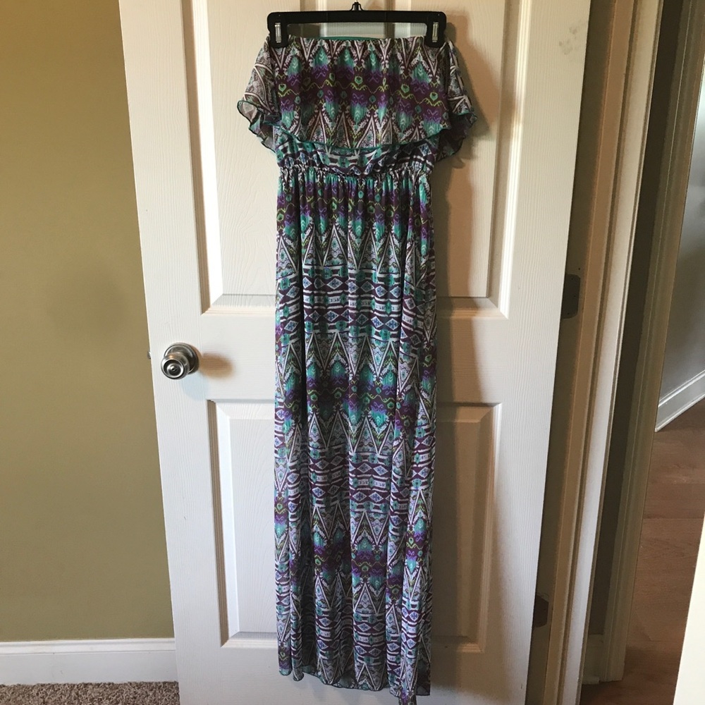 EUC Tyche strapless maxi dress. Size small